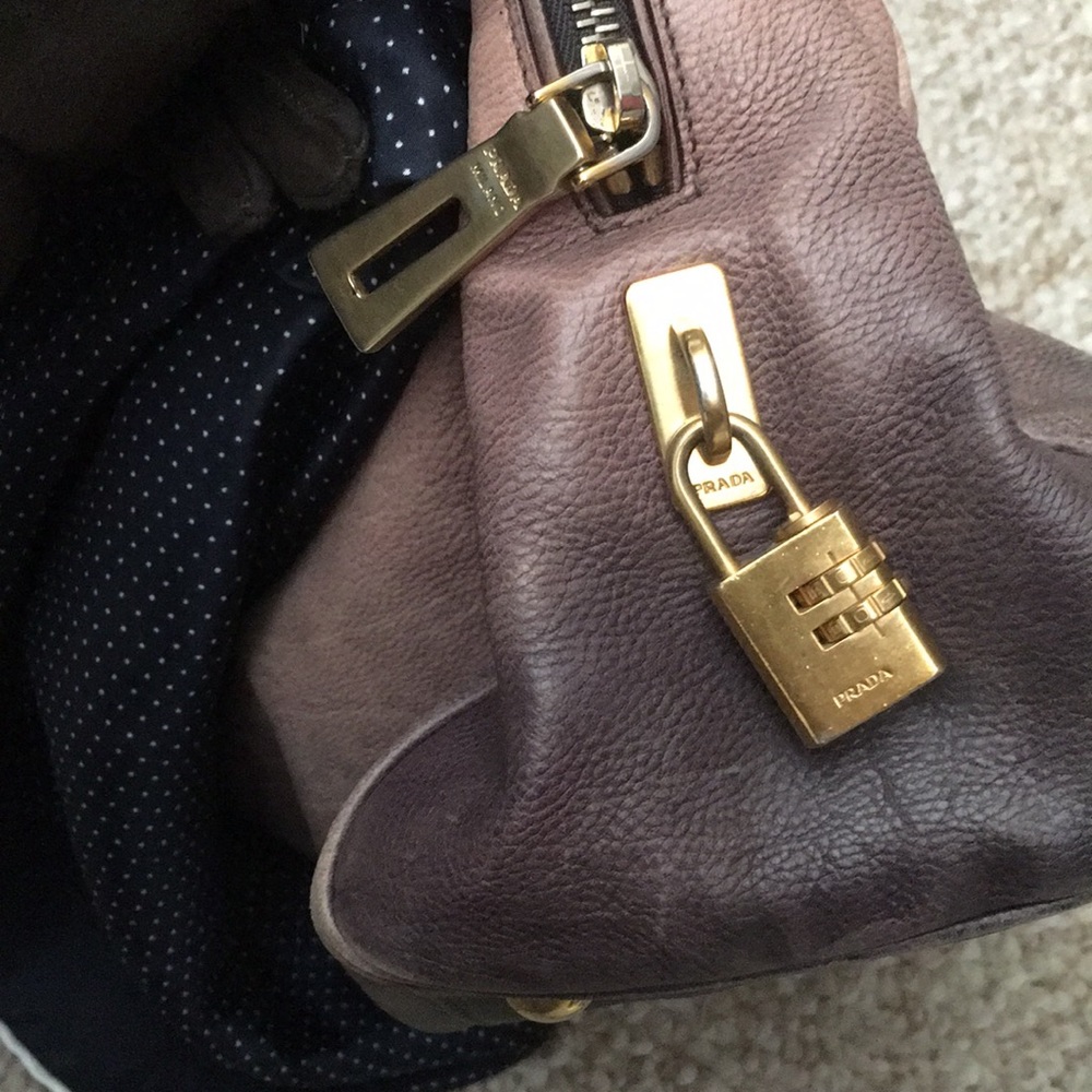 Prada bag - Picture 4 of 11